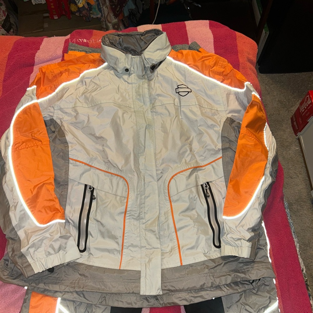 Harley-Davidson women’s size  1W Orange and White ,gray four piece rain suit